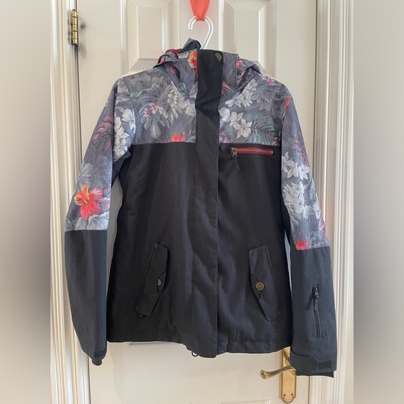 Roxy Winter Jacket - Picture 1 of 6